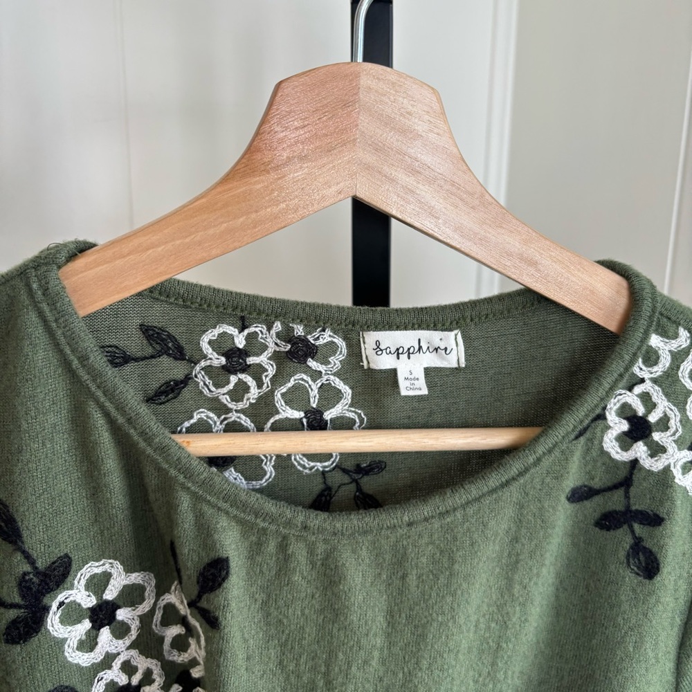 Sapphire Green Embroidered Floral Tie Front Blouse Shirt NWT Women’s Small Top